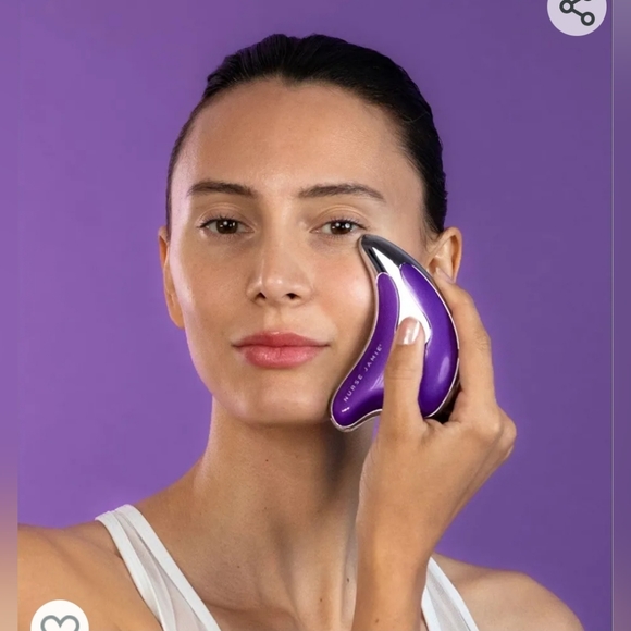 Nurse Jamie TriAngle Facial Beauty Tool - Picture 3 of 6